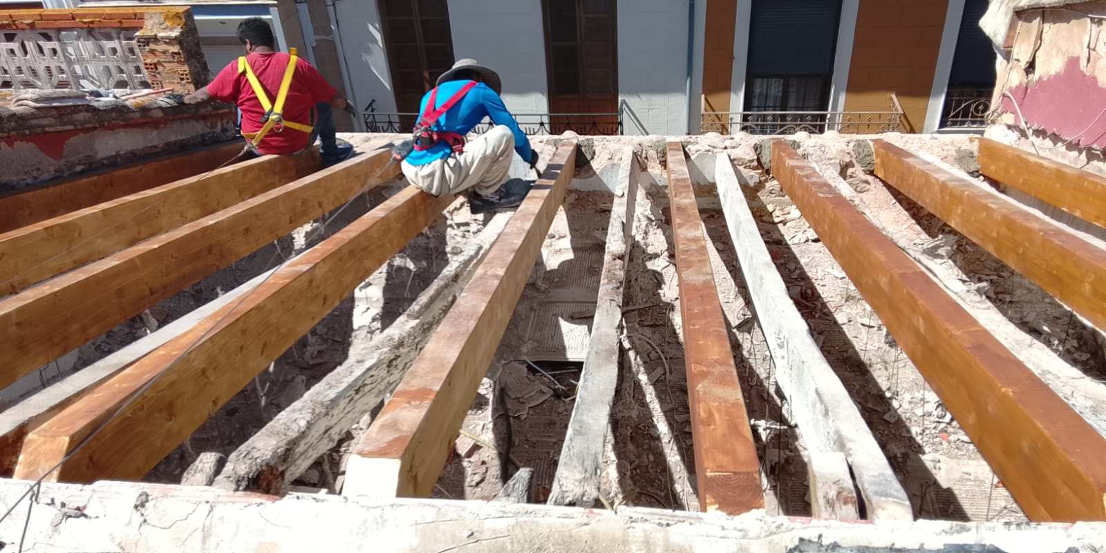 Demolición del tejado existente en Sollana