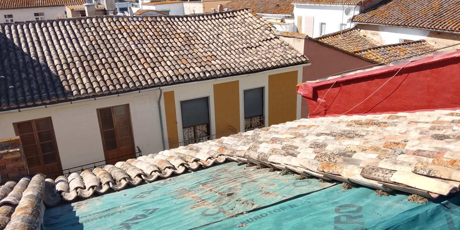 Retirada de estructura deteriorada del tejado