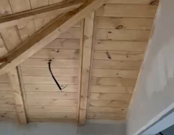 Construcción de cubierta exterior de madera